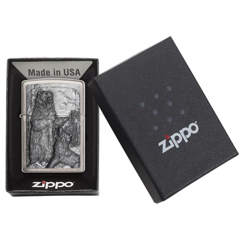 BRICHETA ZIPPO BRUSHED CHROME EMBLEM ATTACHED BEAR VS. WOLF oferta