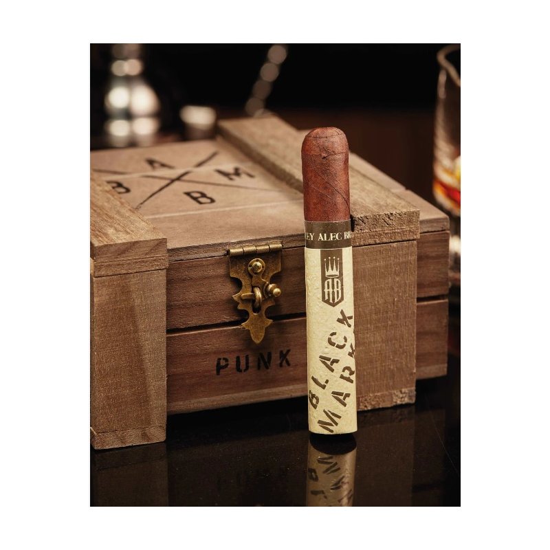 Trabucuri Alec Bradley Black Market Punk 24 magazin trabucuri