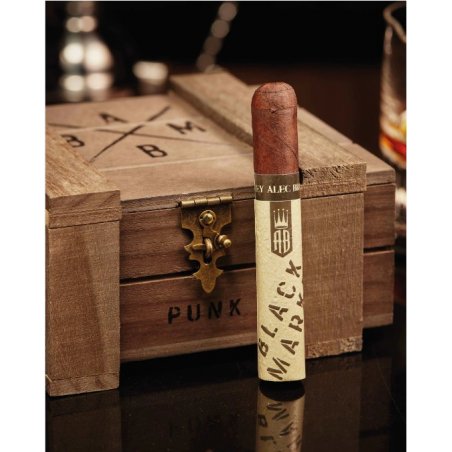 Trabucuri Alec Bradley Black Market Punk 24 magazin trabucuri