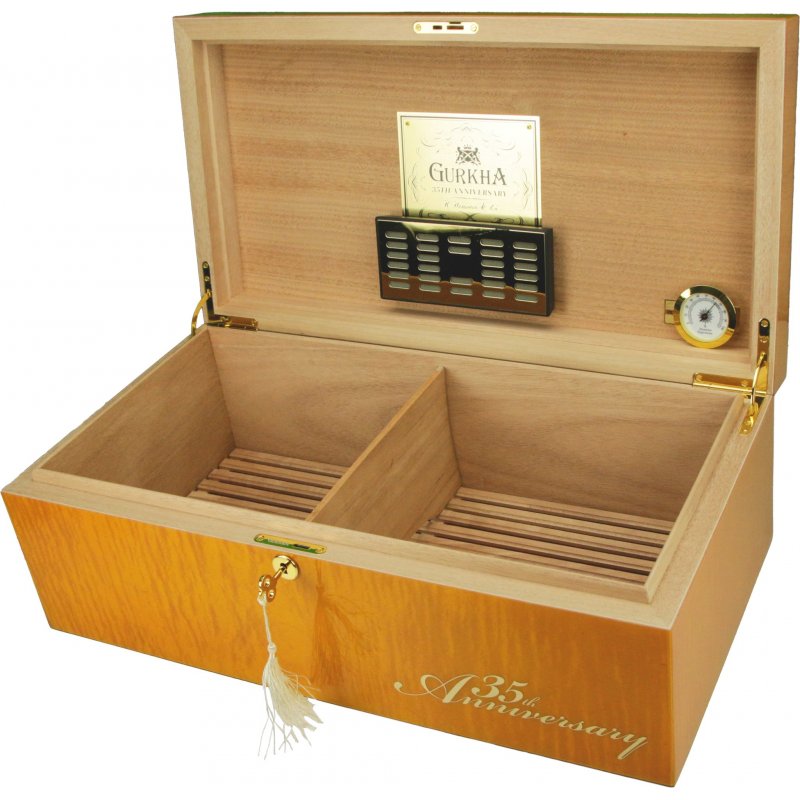 Humidor Gurkha 35th Anniversary Gold Limited Edition cu 75 trabucuri