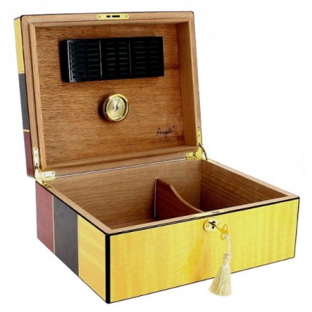 Umidor trabucuri Havana 50 cum pastrez trabucuri in conditii optime.