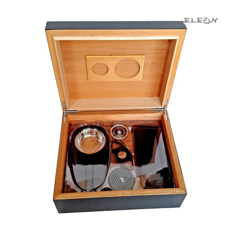 Set umidor si accesorii Angelo Rivero Black 25 cutie pastrare