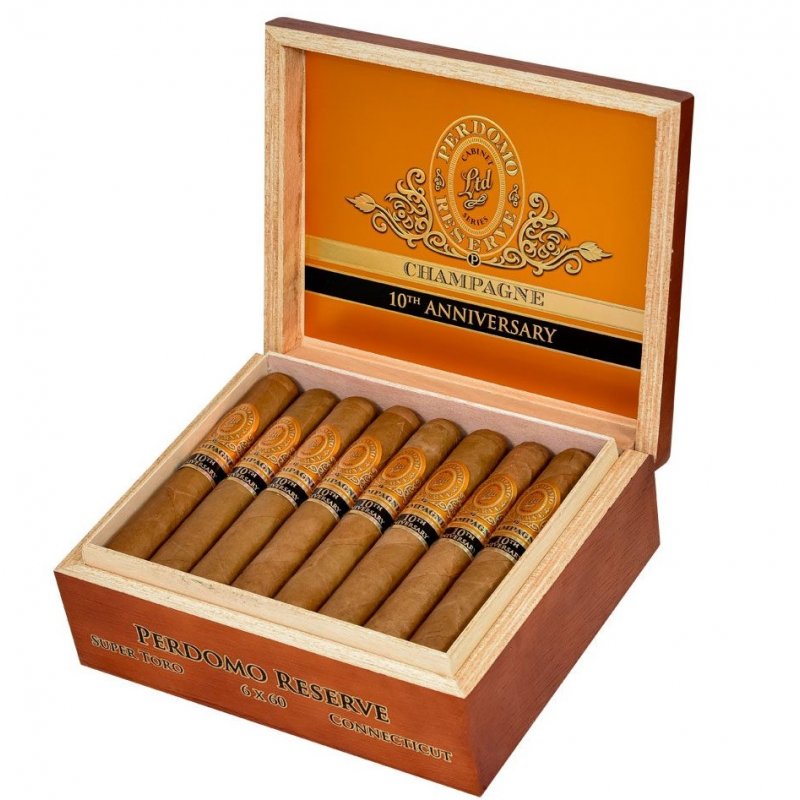 Trabucuri Perdomo 10th Anniversary Connecticut Super Toro 25