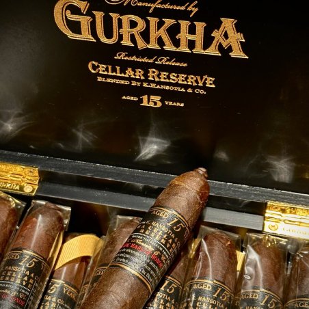 Trabucuri Gurkha 15 Year Reserve Kraken XO Maduro 20 reduceri