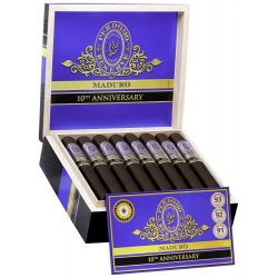 Trabucuri Perdomo 10TH Anniversary Reserve Robusto Maduro si scrumiera
