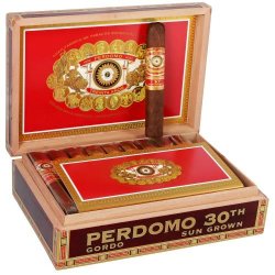 Trabucuri Perdomo 30th Anniversary Sun Grown Gordo 30 si scrumiera